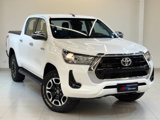 TOYOTA HILUX 2.8 D-4D TURBO DIESEL CD SRV 4X4 AUTOMÁTICO TOYOTA HILUX 2.8 D-4D TURBO DIESEL CD SRV 4X4 AUTOMÁTICO